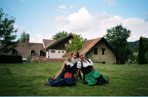 zwei Dirndl